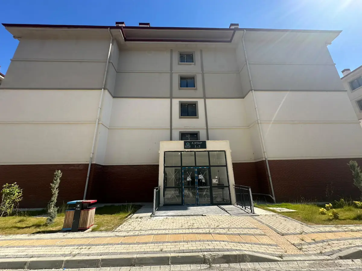 RE/MAX SELHATTİN'DEN MALTEPE TOKİ ATIŞ OKULUNDA 2+1 ARAKAT DAİRE