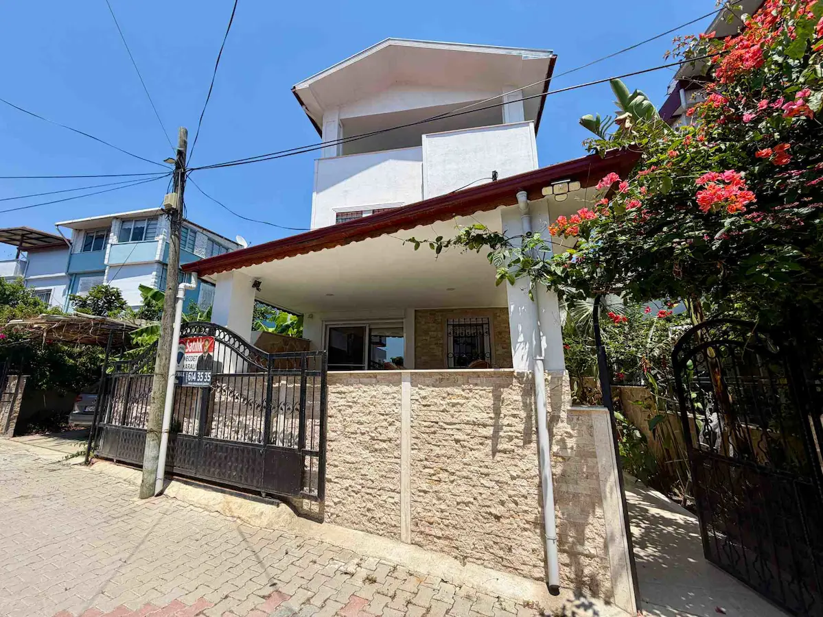 KADINLAR DENİZİ HAZALKÜTAHYALILAR SİTESİNDE SATILIK 3+1 VİLLA+100 M2 VİLLA İMARLI ARSA