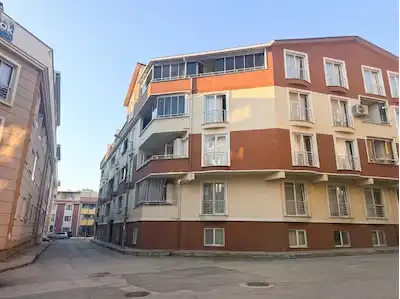 REMAX BEYAZ'DAN ÇALI MERKEZDE ASANSÖRLÜ OTOPARKLI SATILIK 4+1 GENİŞ FERAH DAİRE