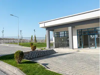 KIRIKKALE BAHŞILI TOKİ'DE SATILIK GENIŞ TICARI DÜKKAN