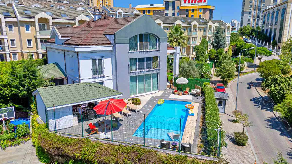 BAHÇEŞEHİR UPHİLL COURT’TA BENZERSİZ BİR MALİKANE