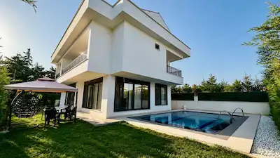 BÜYÜKÇEKMECE GÜZELCE'DE SATILIK LÜKS 6+1 MÜSTAKİL VİLLA