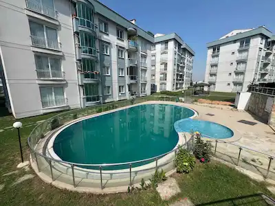 GEBZE KÖŞKLÜÇEŞME MAH. HAVUZLU VE KAPALI OTOPARKLI SİTEDE 3+1 ARAKAT SATILIK DAİRE    