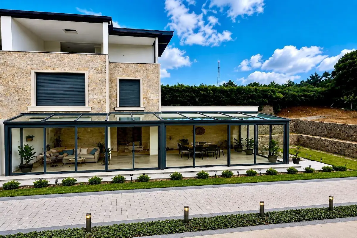 ÇEKMEKÖY REŞADIYE'DE DOĞA İÇINDE 3 KATLI/HAVUZ/OTOPARK/TERAS KİRALIK VILLA