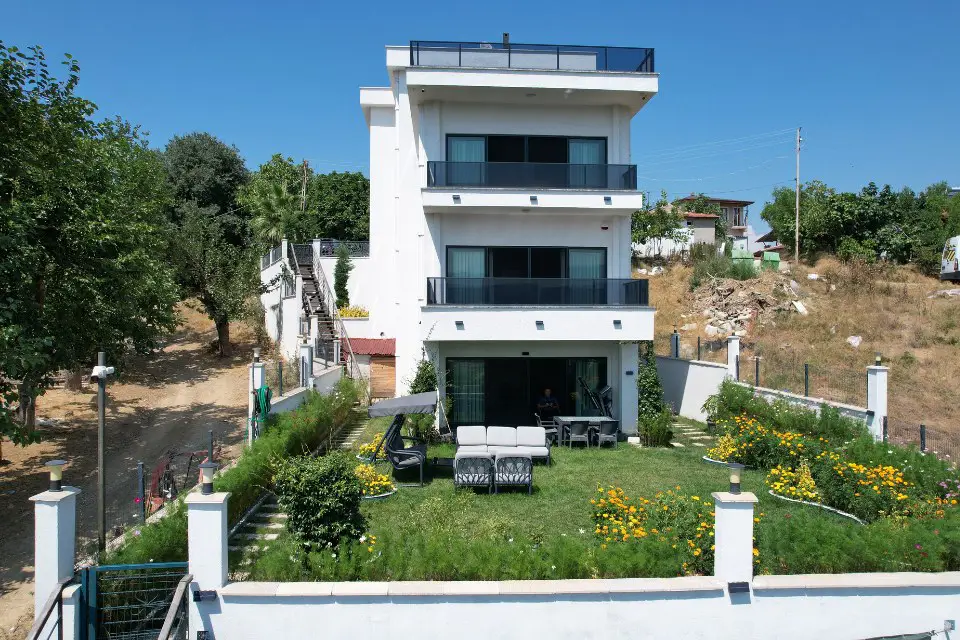 TERMAL AKKÖY'DE SATILIK ULUSLARARASI STANDARTLARDA 4 KATLI VILLA
