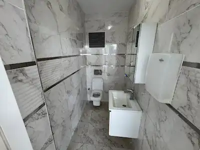 ÇEKMEKÖY MERKEZ MAH.DE KAYMAKAMLIK KARŞISINDA DEPOLU DÜKKAN