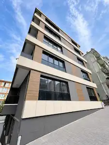 ŞEHIR MERKEZINDE KAPALI OTOPARKLI ÇIFT ASANSÖRLÜ SIFIR 1+1 DAIRE