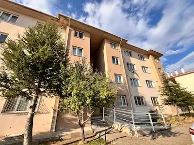 MAMAK ZİRVEKENT MAH. ZİRVE SİTESİN'DE 1+1 EŞYALI SATILIK DAİRE