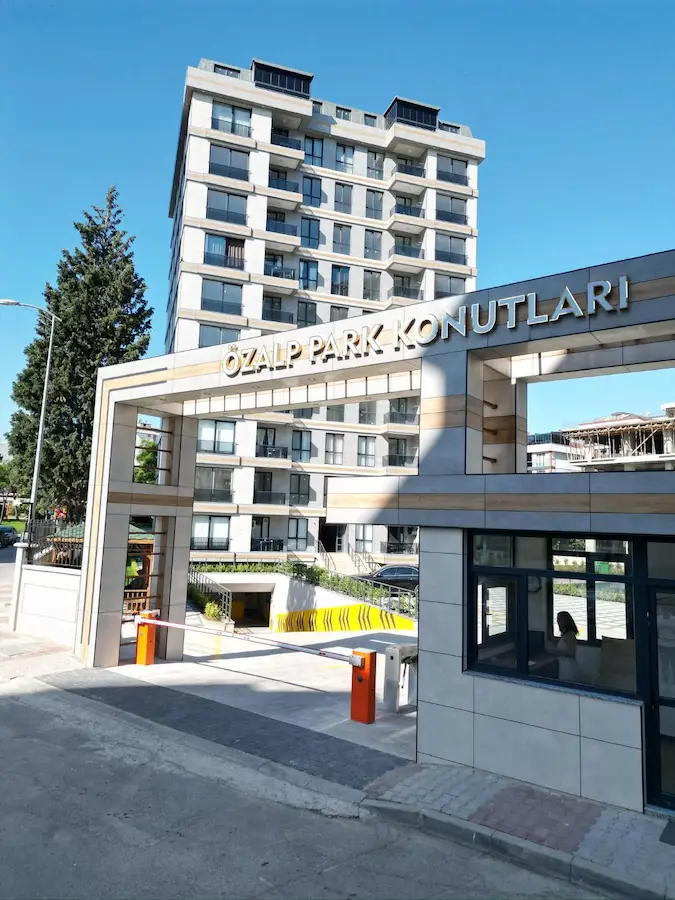 BURCU AYDENİZDEN RE/MAXTAN ÖZALP PARK SİTESİNDE 2+1 KİRALIK