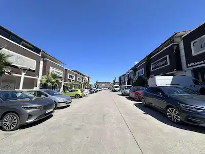 İZMİT’TE ÇARŞI YAPI AVM DE KİRACILI, 3 KATLI TAPULU SATILIK DÜKKAN & MAĞAZA (2018 YAPIM)