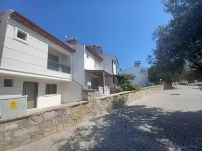 BALIKESİR GÖMEÇ SIFIR YAPI 2,5+1 DENİZE YAKIN VİLLA