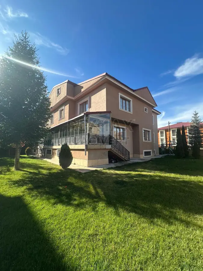 RE/MAX LACİVERT'TEN DADAŞKENT'TE SATILIK 5+1 VİLLA