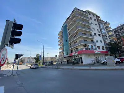 ATAŞEHIR BULVAR ÜZERINDE GENIŞ 3+1 BOŞ DAIRE
