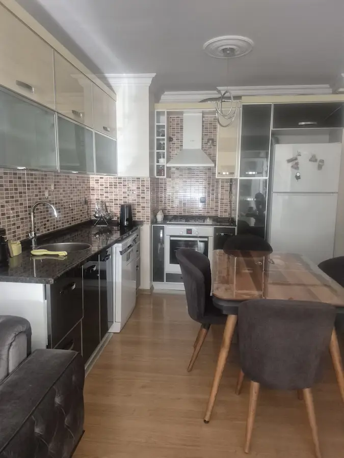 GAZİEMİR ATIFBEY’DE FIRSAT KONUM, ARAKAT SATILIK 2+1 | KREDİYE UYGUN