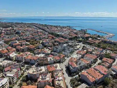 KÜÇÜKKUYU KARANFIL SITESI 3+1 SATILIK YAZLIK VILLA