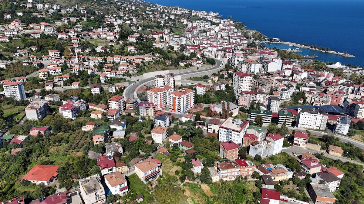 AKÇAABAT DÜRBİNAR MAHALLESİ'NDE SATILIK KONUT İMARLI ARSA