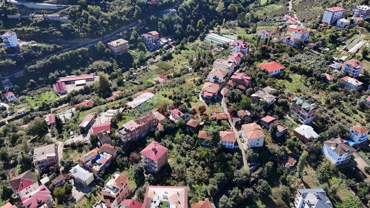 AKÇAABAT DÜRBİNAR MAHALLESİ'NDE SATILIK KONUT İMARLI ARSA