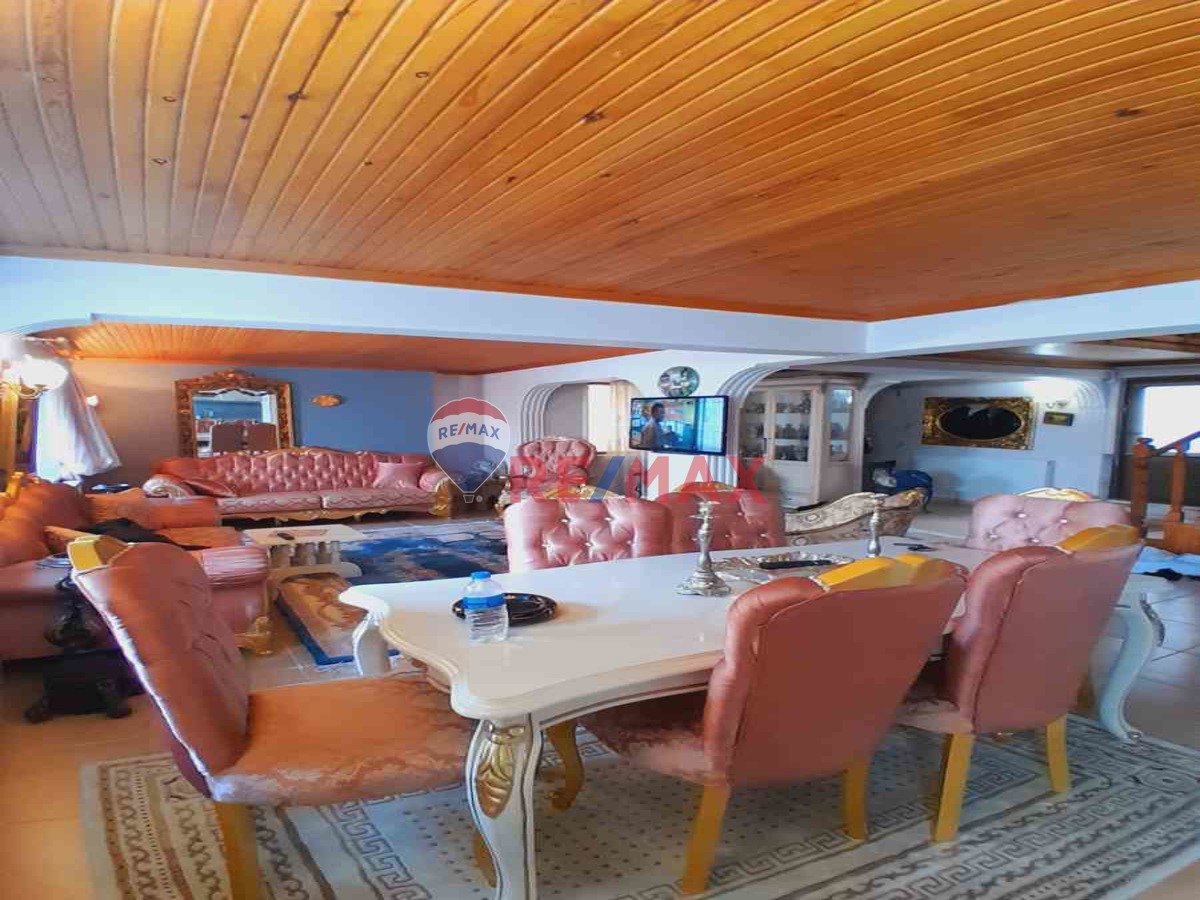 GÖLYAZIDA EMSALSİZ KONUMDA MÜSTAKİL KONAK