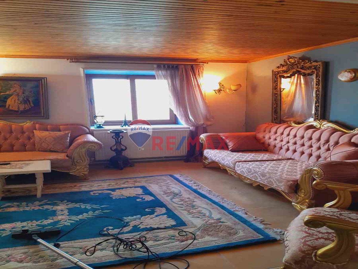 GÖLYAZIDA EMSALSİZ KONUMDA MÜSTAKİL KONAK