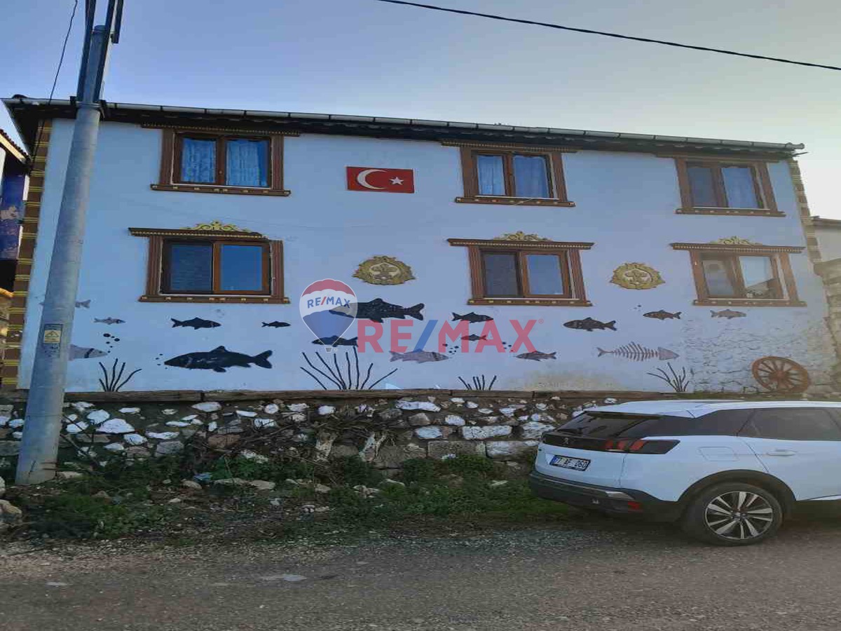 GÖLYAZIDA EMSALSİZ KONUMDA MÜSTAKİL KONAK