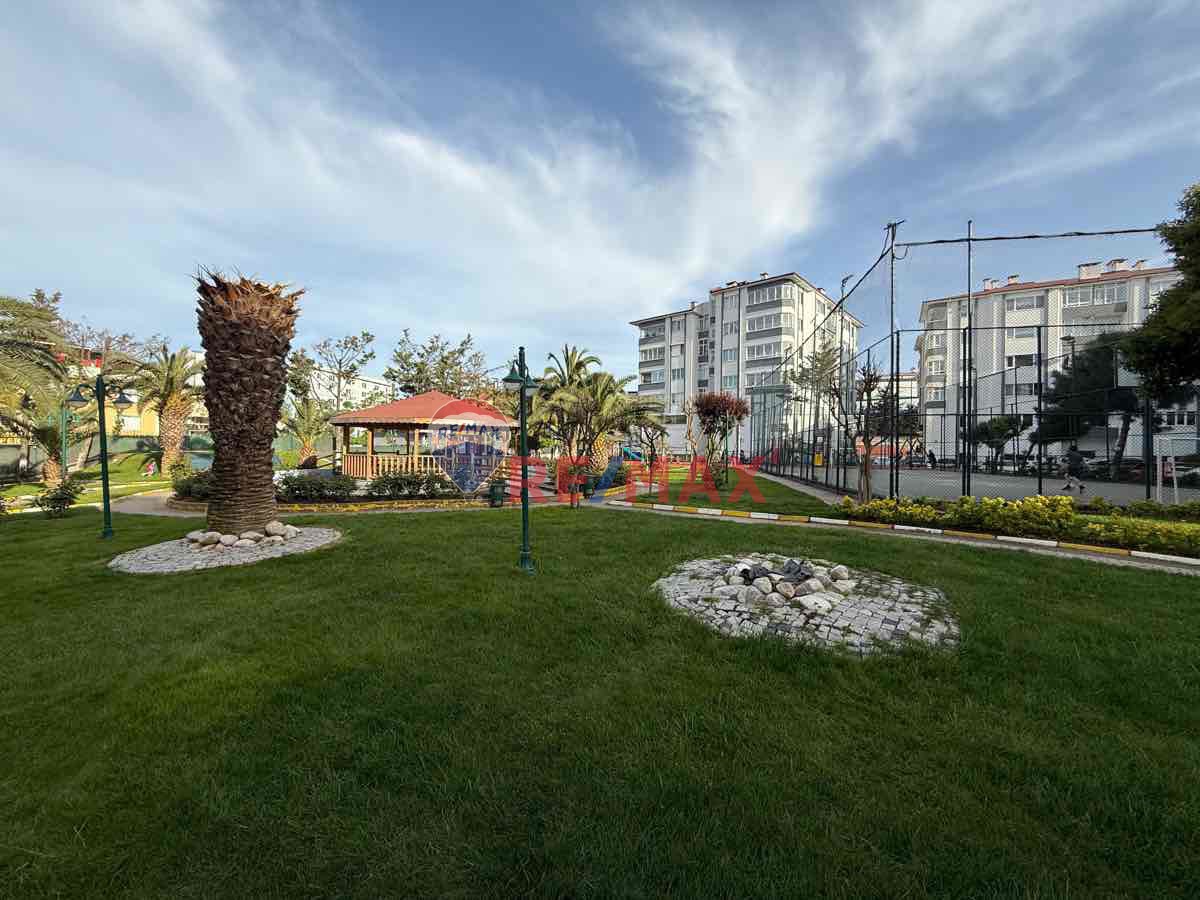 ÜSKÜDAR FERAH SİTE İÇİNDE SATILIK 2+1 DAİRE