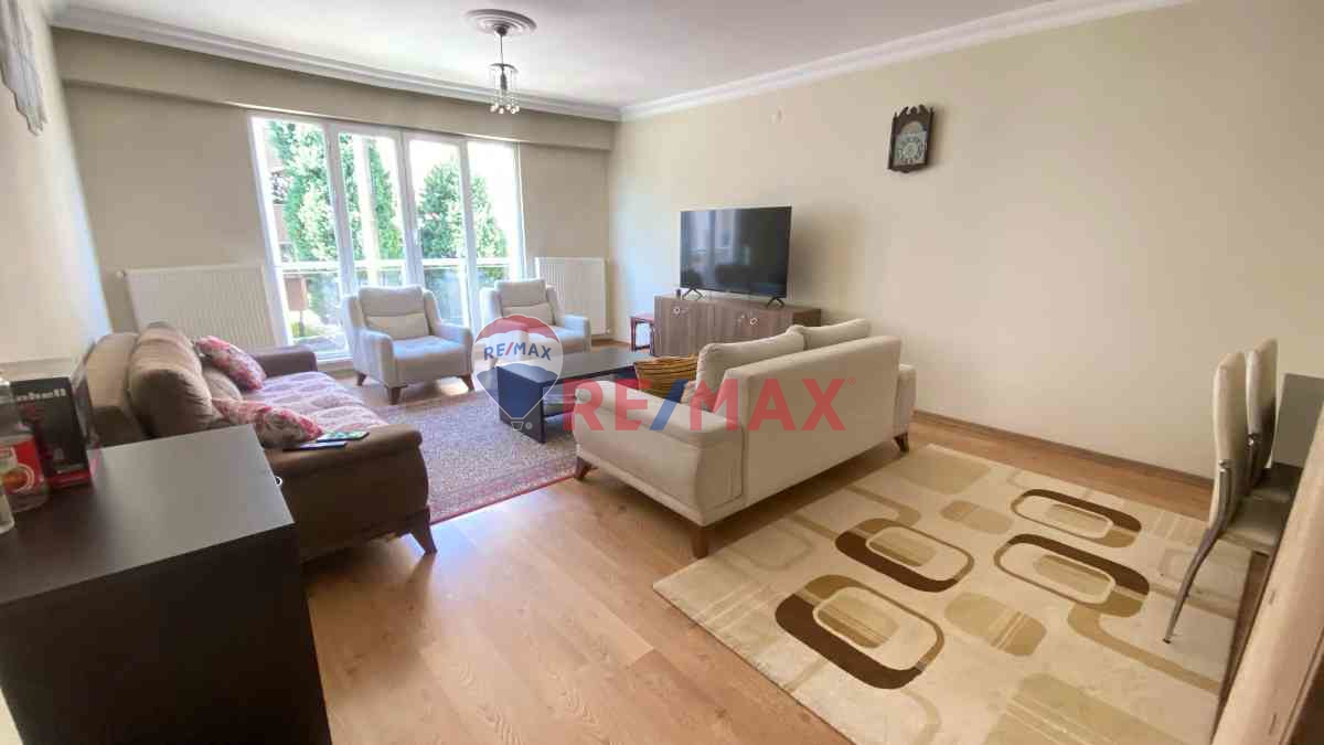 KARTEPE ATAEVLER MAHALLESİ ONUR SİTESİNDE ARAKAT 2+1 SATILIK DAİRE