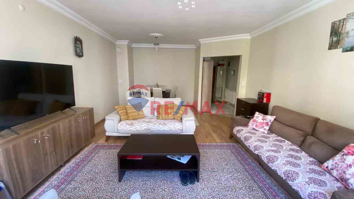 KARTEPE ATAEVLER MAHALLESİ ONUR SİTESİNDE ARAKAT 2+1 SATILIK DAİRE