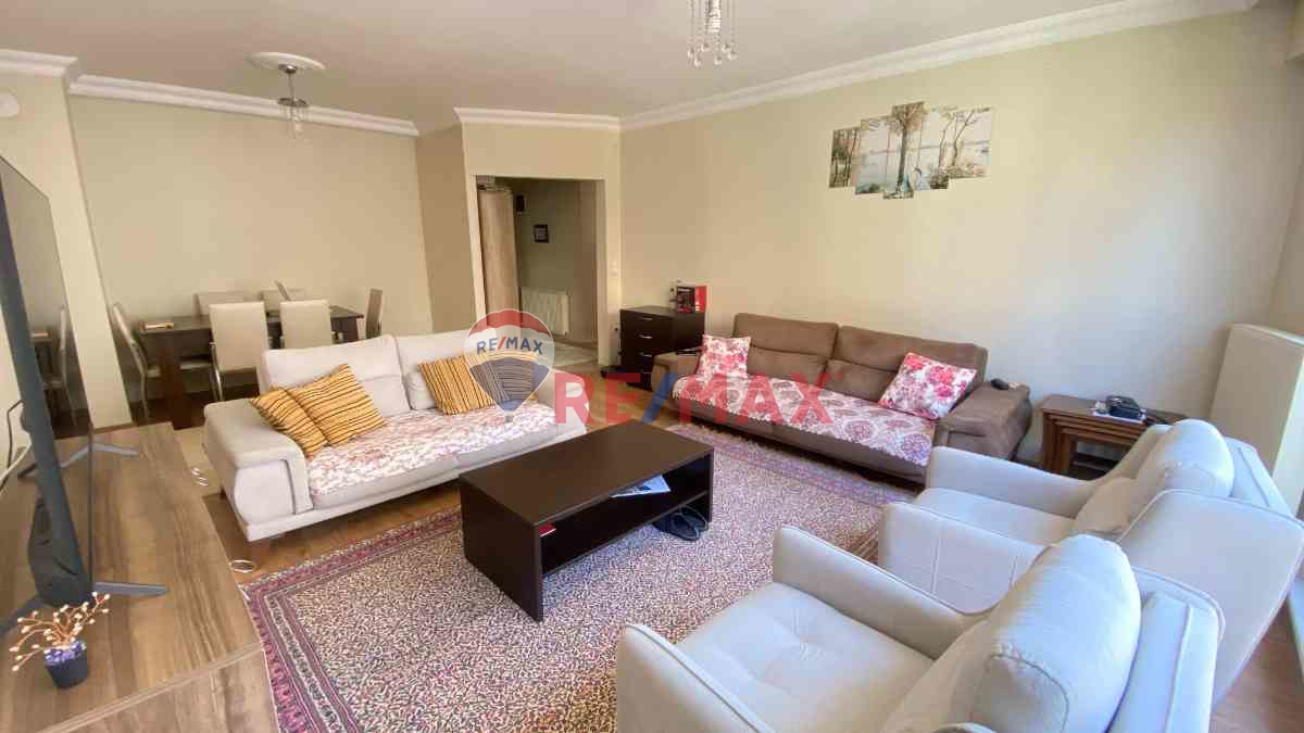 KARTEPE ATAEVLER MAHALLESİ ONUR SİTESİNDE ARAKAT 2+1 SATILIK DAİRE