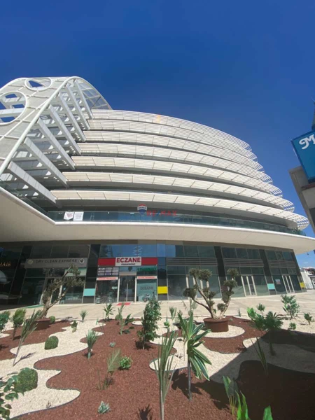 ATAŞEHIR FINANS MERKEZI SARPHAN DA KIRALIK DÜKKAN