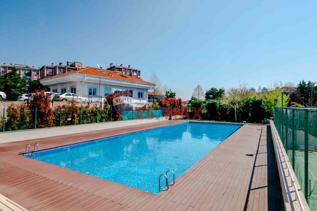 ATAŞEHİR AĞAOĞLU SKY TOWERS'DA SATILIK HAVUZ MANZARALI 3+1 DAİRE