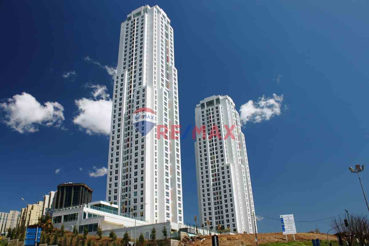 ATAŞEHİR AĞAOĞLU SKY TOWERS'DA SATILIK HAVUZ MANZARALI 3+1 DAİRE