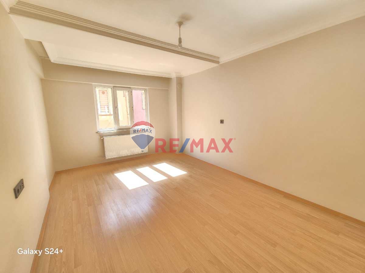 REMAX MODEL'DEN TOPRAKLIK MAHALLESİ'NDE 3+1 150M2 SATILIK DAİRE
