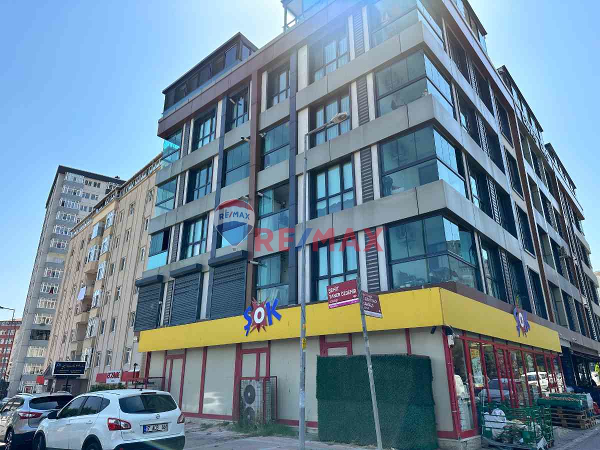BEYLİKDÜZÜ BARIŞ MAHALLESİ LÜX LİFE APARTMANI 2+1 SATILIK DAİRE