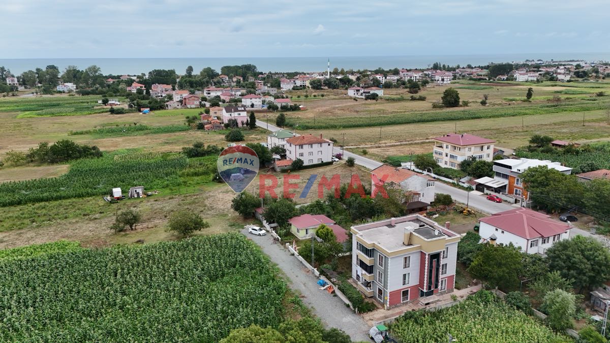 DENİZE YAKIN VİLLA ARSASI