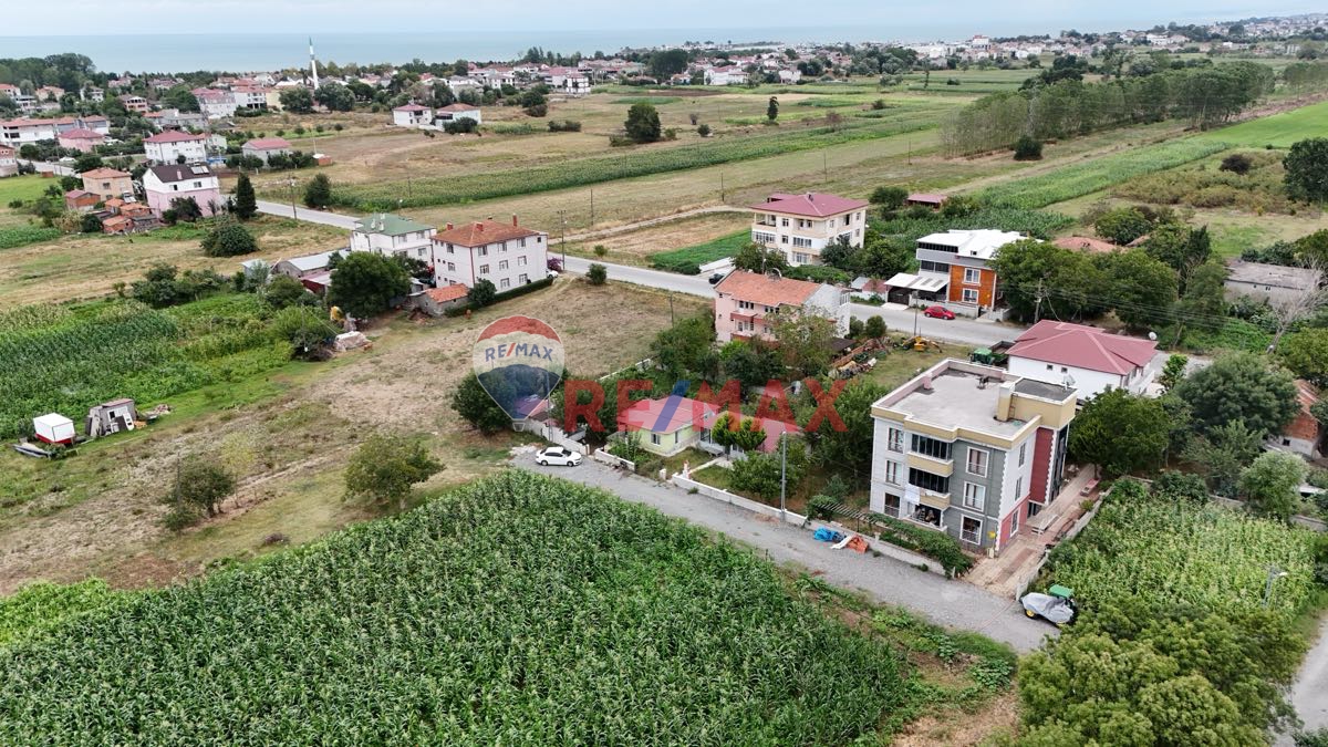 DENİZE YAKIN VİLLA ARSASI