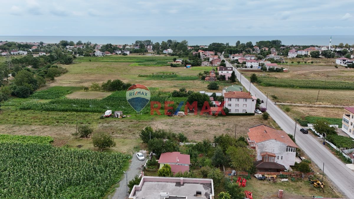 DENİZE YAKIN VİLLA ARSASI