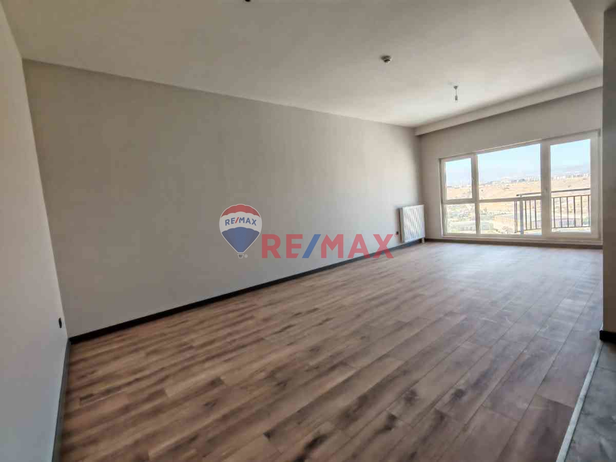 REMAX MODEL'DEN SINPAŞ F2 KULEDE 2,5+1 SATILIK DAIRE