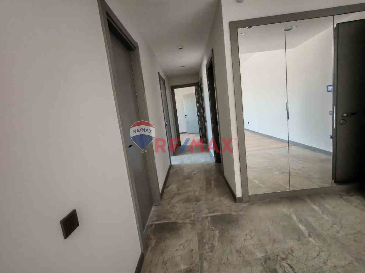 REMAX MODEL'DEN SINPAŞ F2 KULEDE 2,5+1 SATILIK DAIRE