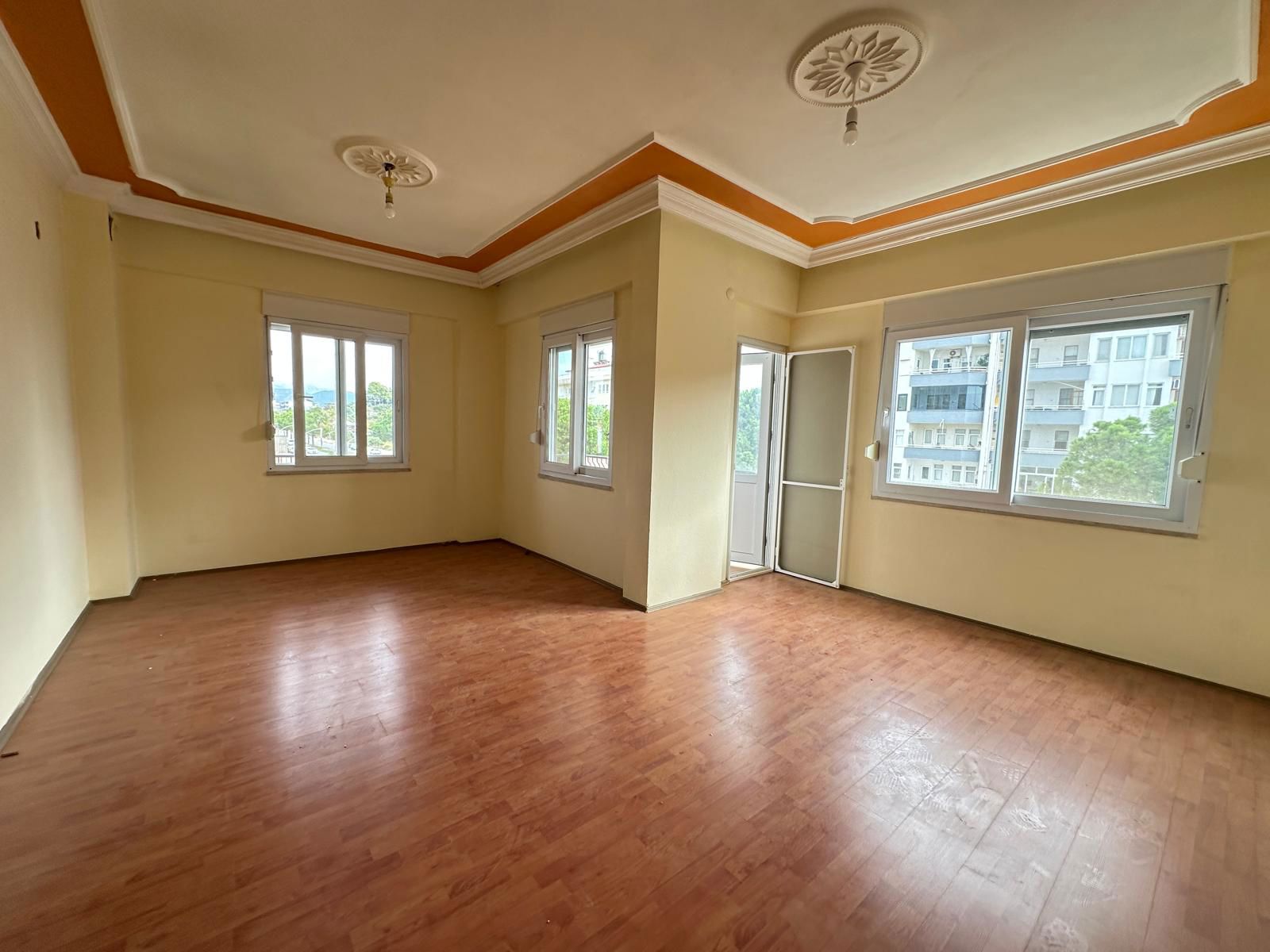 DENIZYOLU SU KEMERLERINDE AYRI MUTFAK 2+1 DAIRE