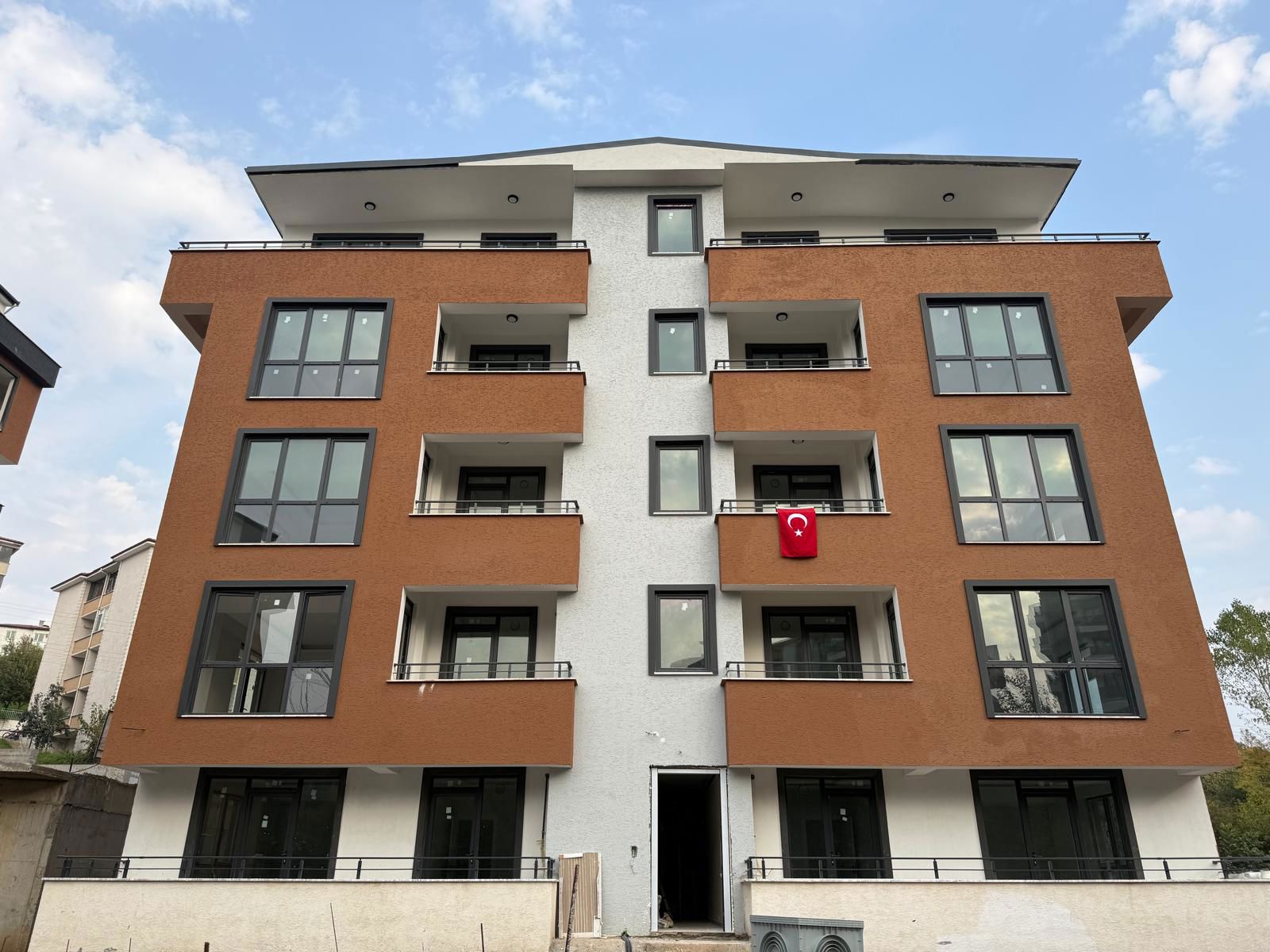 BAŞİSKELE DÖNGEL'DE SATILIK 3+1 ZEMİN DUBLEX