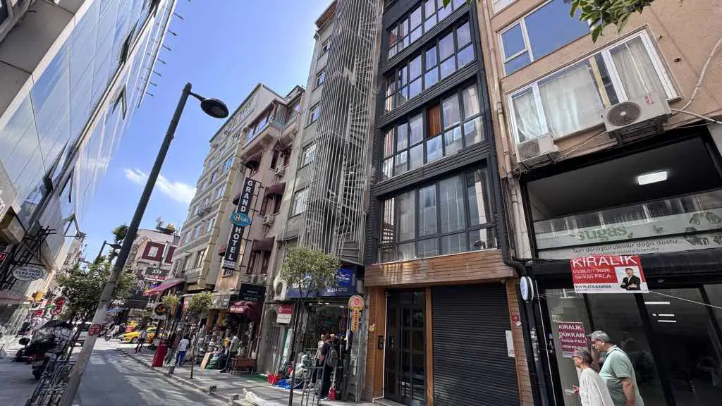 PANGALTI METROYA 1 DAKİKA DEVREN KİRALIK GÜZELLİK MERKEZİ