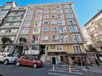 ŞİŞLİ ERGENEKON CADDESİ'NDE | BOMONTİ VE METROYA YAKIN | YENİ BİNA | KAT MÜLKİYETLİ SATILIK 2+1