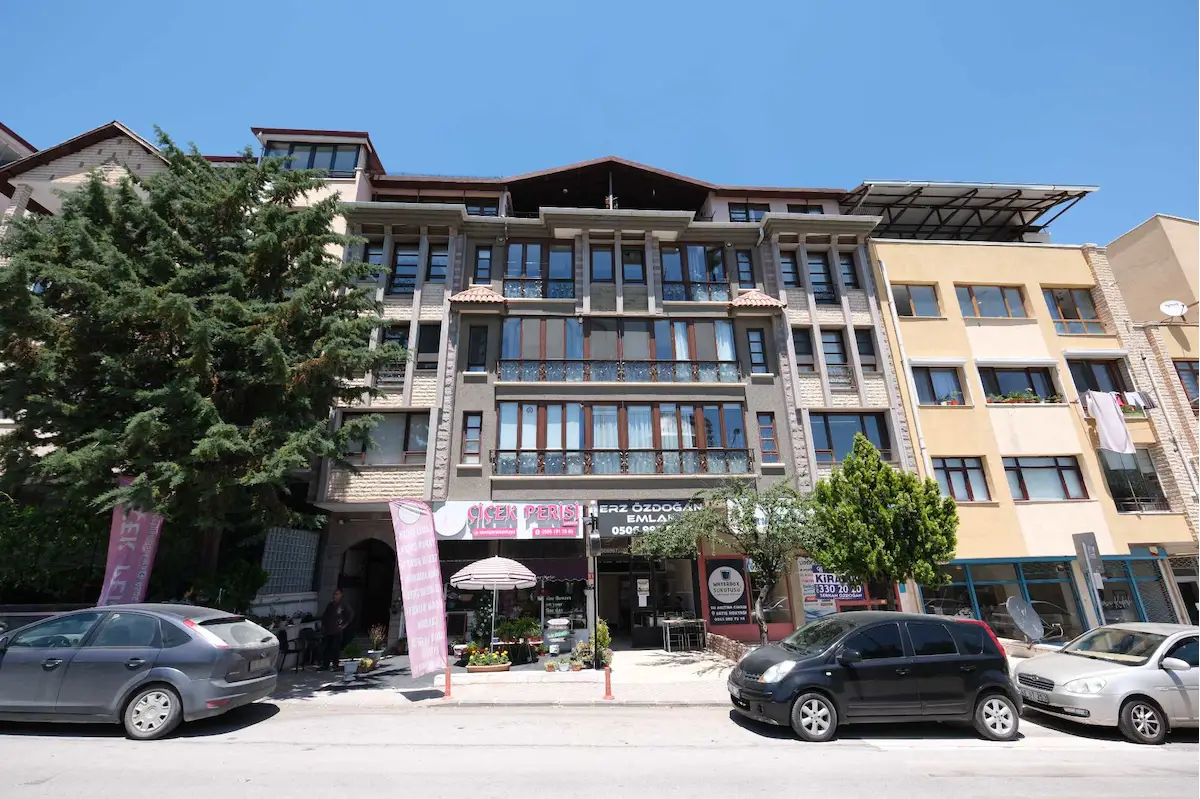  ÇANKAYA BİRLİK MAHALLESİ'NDE SATILIK KOMPLE TİCARİ BİNA