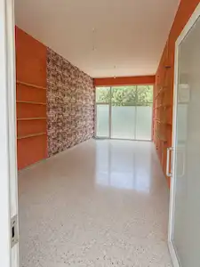 KUŞADASI GÜZELÇAMLI'DA 30 M2 DÜKKAN