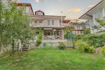 BAŞİSKELE BAHÇEÇIK KILIÇASLANDA SATILIK 3+1 VİLLA