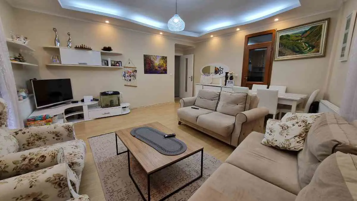 ÇİĞLİ 3+1 SATILIK DAIRE MERKEZİ KONUM (YENİ MAHALLE)