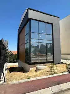 İLKO SİTESİNDE İŞ YERİNE UYGUN NATAMAM SIFIR,ASANSÖRLÜ SATILIK VİLLA