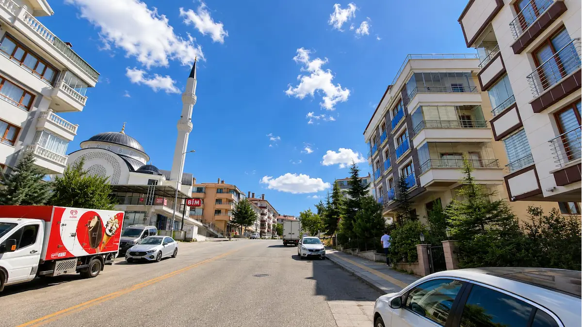 ŞEMSETTİN GÜNALTAY CAD. ÜZERİ SIFIR, BALKONLU 3+1 KİRALIK