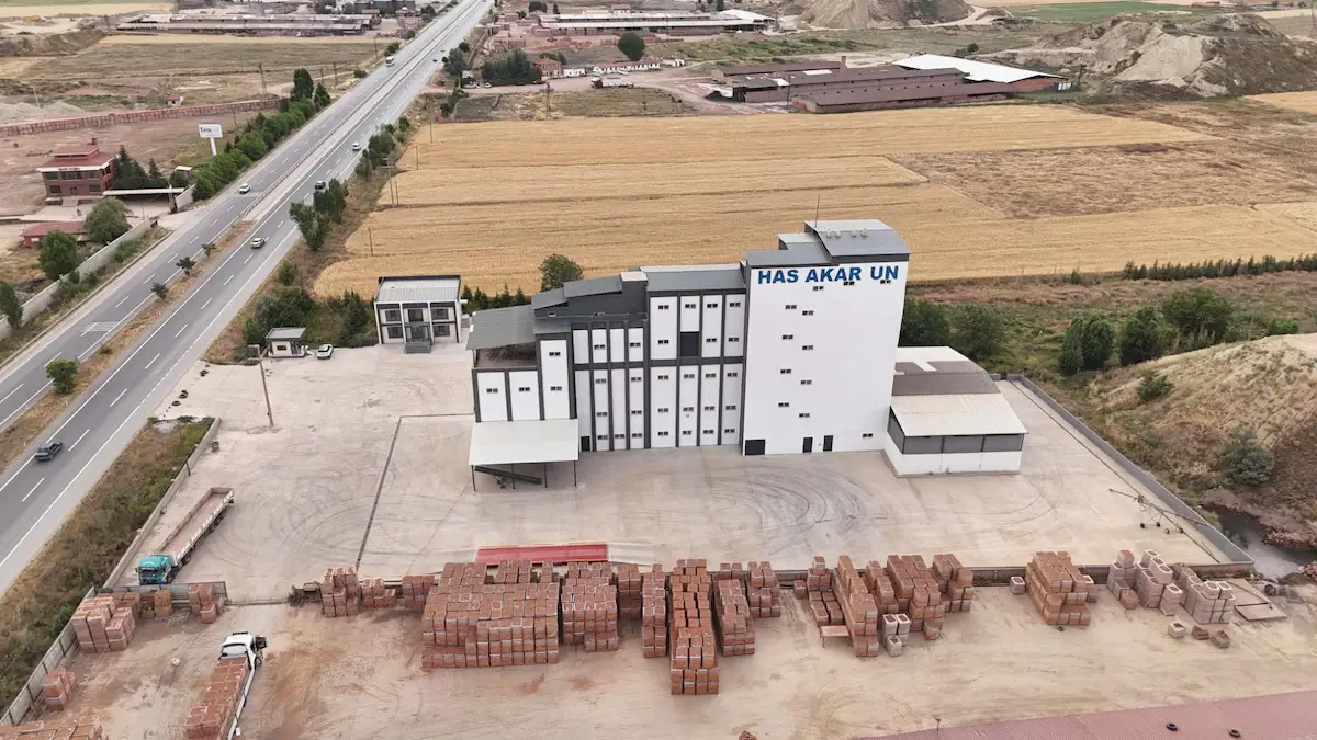 AFYONKARAHİSAR ANA YOL ÜZERİNDE SATILIK UN FABRİKASI VE ARSASI