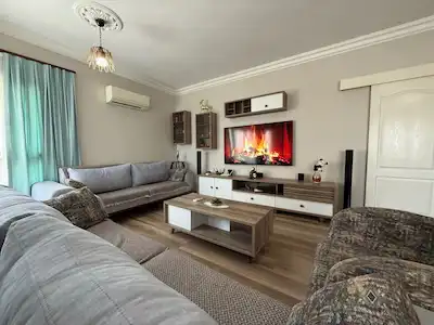 GIRNE MERKEZ'DE FULL EŞYALI SATILIK MASRAFSIZ 3+1 GENIŞ DAIRE, AYRI MUTFAKLI!